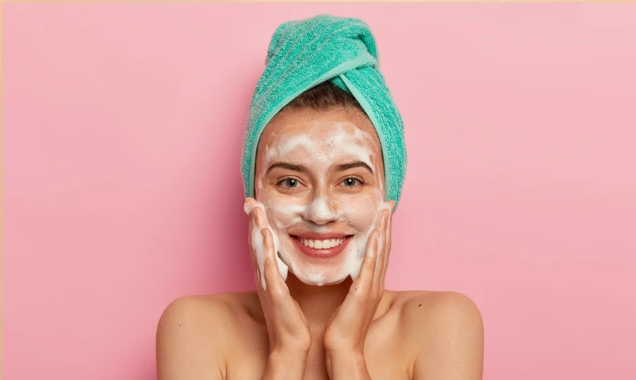 Oil-Free-Glowing-Face-Wash-Woman