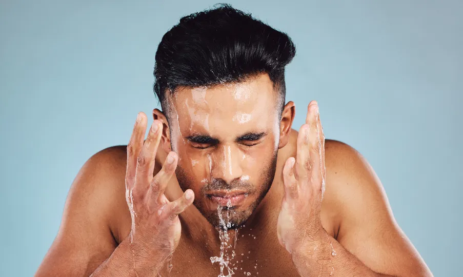 Vitamin-C-Refreshing-Face-Wash-Man1
